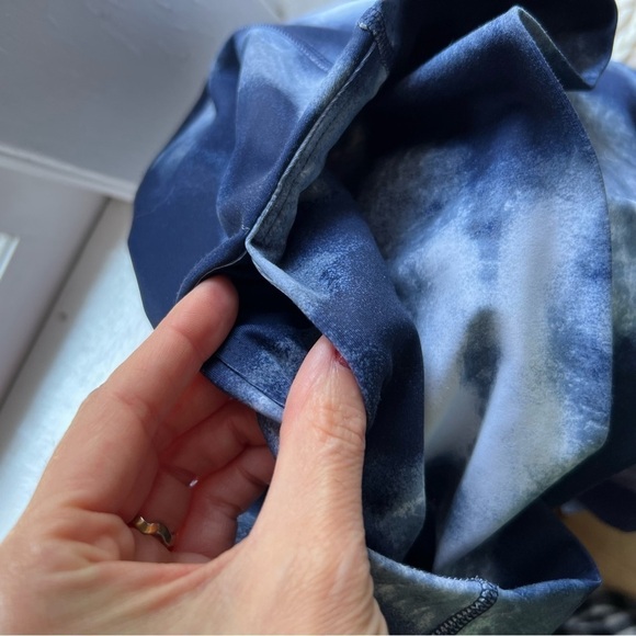 Old Navy: Navy Blue White Marble Tie Dye Go-Dry Active Leggings Size Small - Picture 2 of 10